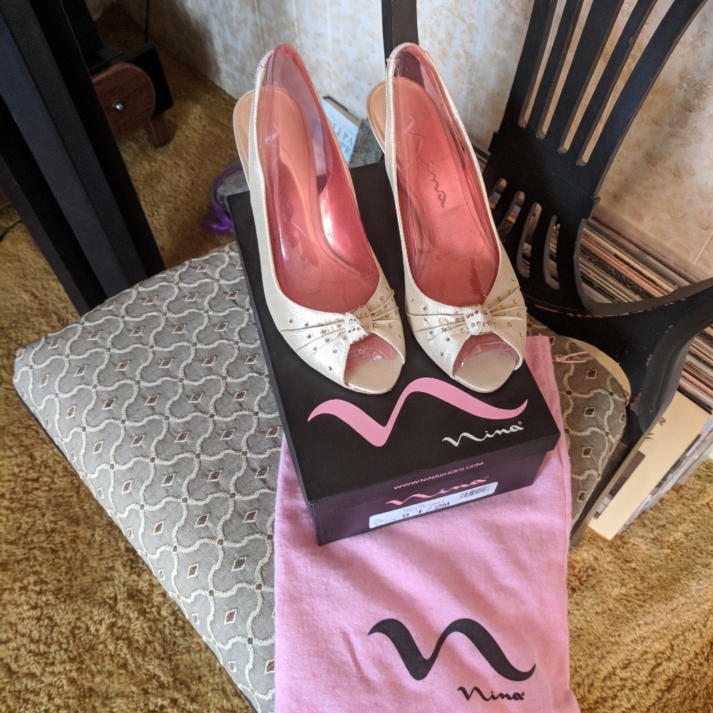 Nina Golden Glimmer Pump